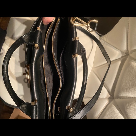 Michael Kors Tatiana M Leather Satchel Blk Gold - Picture 4 of 5